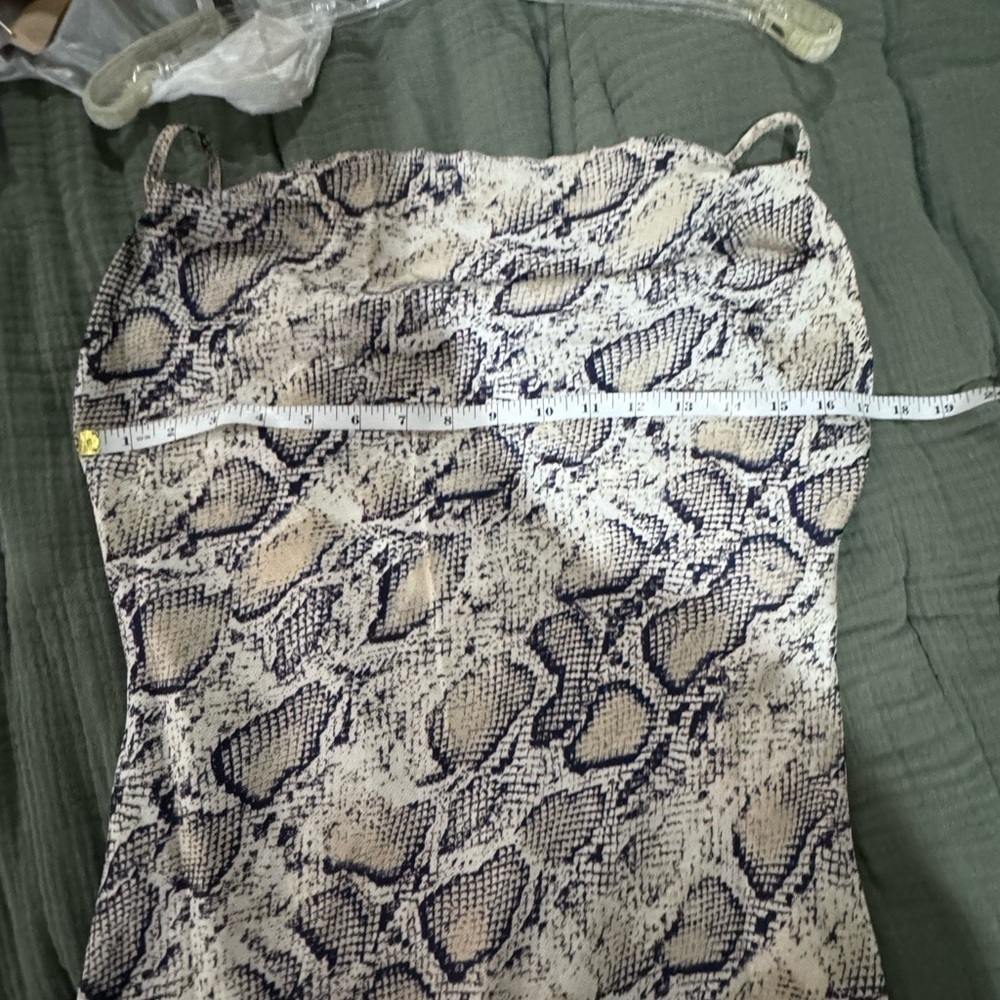 Good used condition silky mid dress. Sz m - Picture 9 of 12